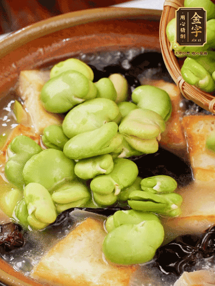 最后可以放豆瓣、木耳煮熟，依照個人口味加點鹽調(diào)味